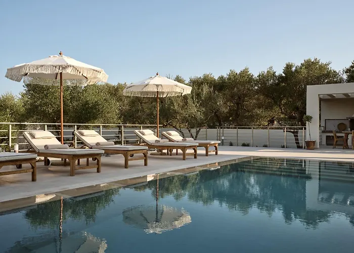 Olithera Villa, Private Pool & 1acre Land, By Thinkvilla Tragáki
