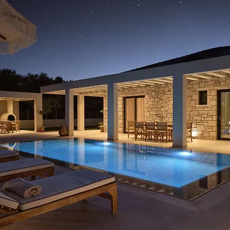 Olithera Villa, Private Pool & 1acre Land, By Thinkvilla ヴィラ *