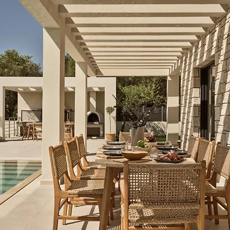 빌라 Olithera Villa, Private Pool & 1acre Land, By Thinkvilla