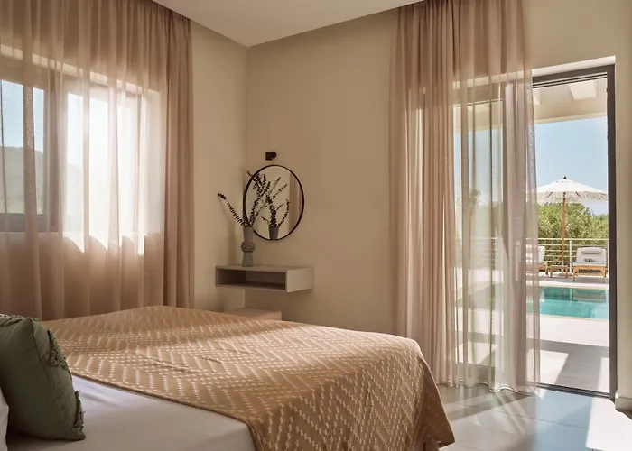 Olithera Villa, Private Pool & 1acre Land, By Thinkvilla Villa Tragaki